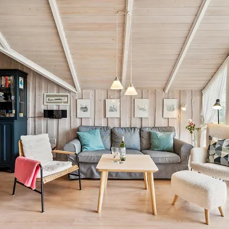 Dom wakacyjny Well-kept And Charming With A Large Terrace, Sauna And A Child-friendly Garden Close To Forest, And With A Small Sea Glimpse Ebeltoft