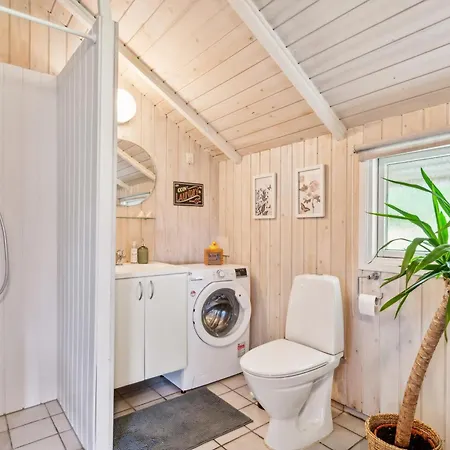 Well-kept And Charming With A Large Terrace, Sauna And A Child-friendly Garden Close To Forest, And With A Small Sea Glimpse Dom wakacyjny *