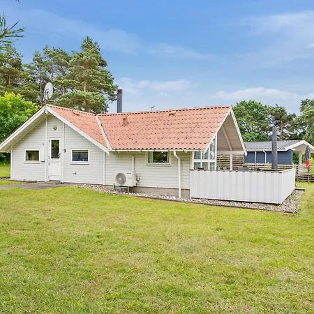 Well-kept And Charming With A Large Terrace, Sauna And A Child-friendly Garden Close To Forest, And With A Small Sea Glimpse Dom wakacyjny Ebeltoft